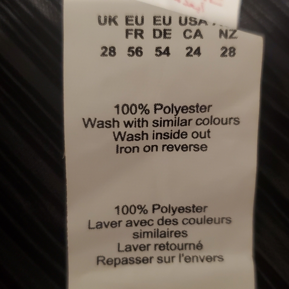 NWT Boohoo Plus Plisse Twisted Shirt. Size 24 - Picture 9 of 11